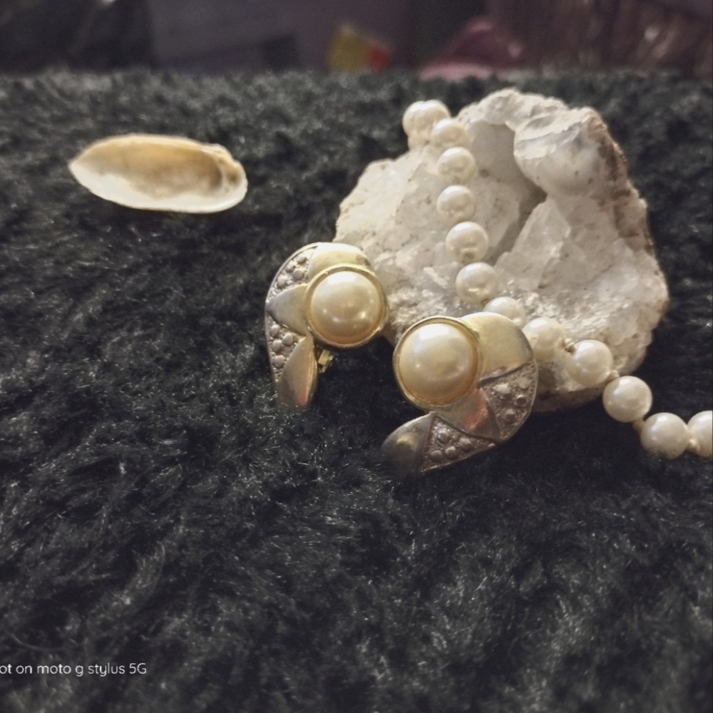 vintage style pearl clip ons